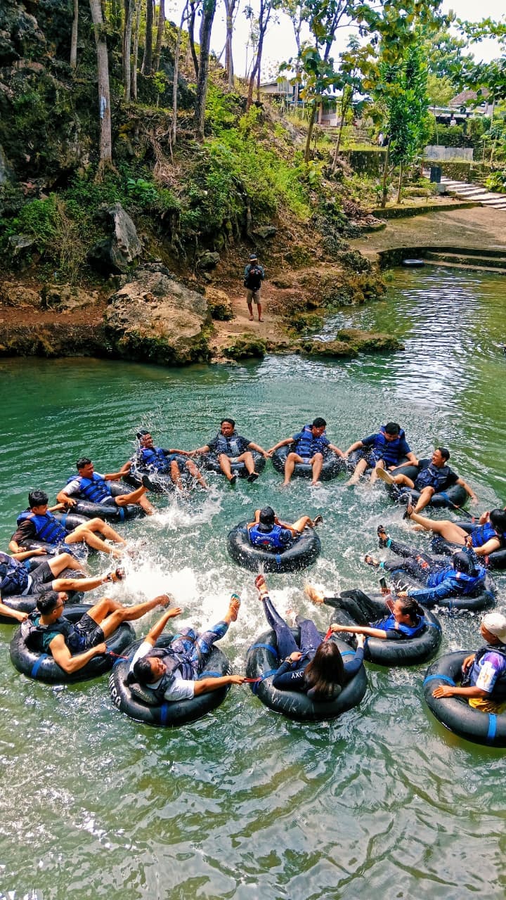 Tubing di Sungai yang Mengajarkan Arti Keberangkalan